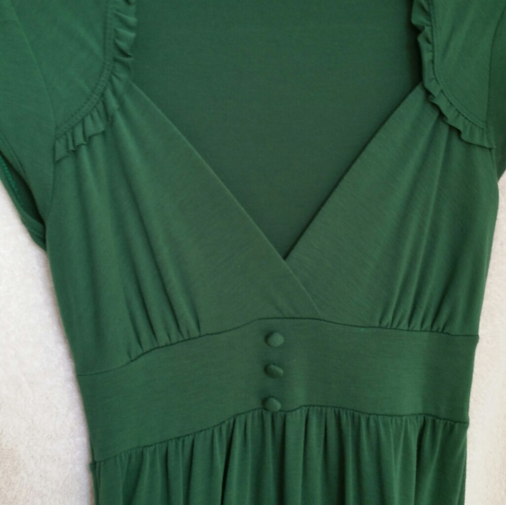 Retro styled slip on stretch green dress